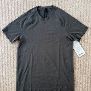 lululemon athletica Grey Sage Short Sleeve Tee